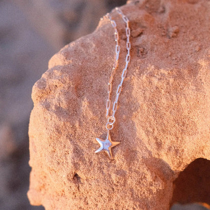 תליון כוכב ים מעוצב בעבודת יד צורפות ישראלית, מתנה מושלמת עם טאץ' אישי וייחודי.